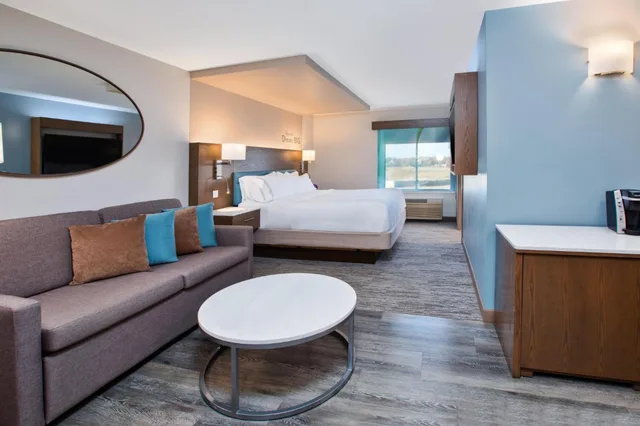جناح جونيور، EVEN Hotel Ann Arbor 5/9