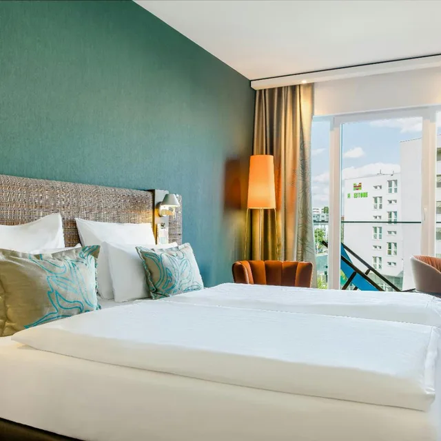 غرفة قياسية بسرير كينج بشرفة، Motel One Wienprater 2/4