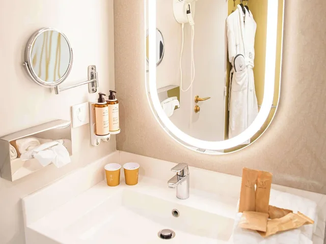 غرفة بريفيليج بسرير مزدوج، MERCURE HONFLEUR 9/10