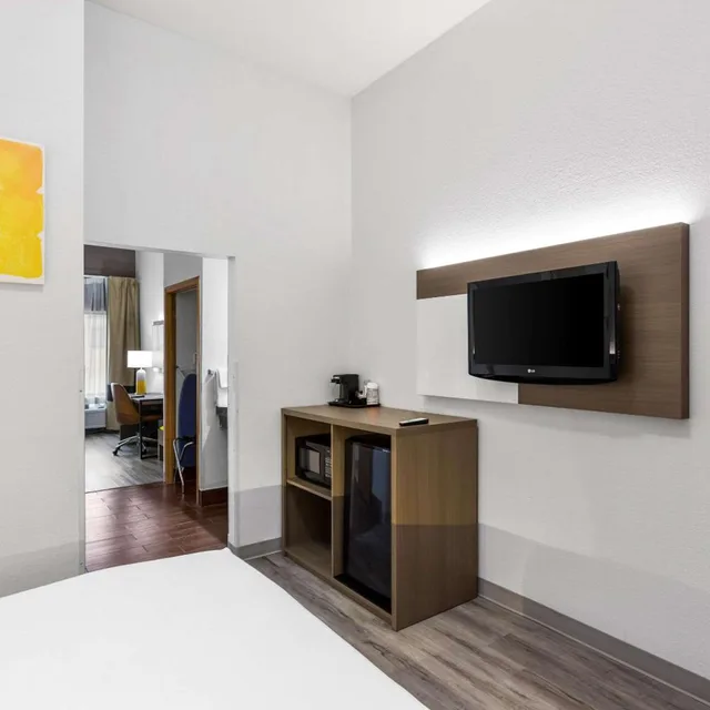 جناح بسرير كينج بجاكوزي، Comfort Inn & Suites Kenosha-Pleasant Prairie 8/10