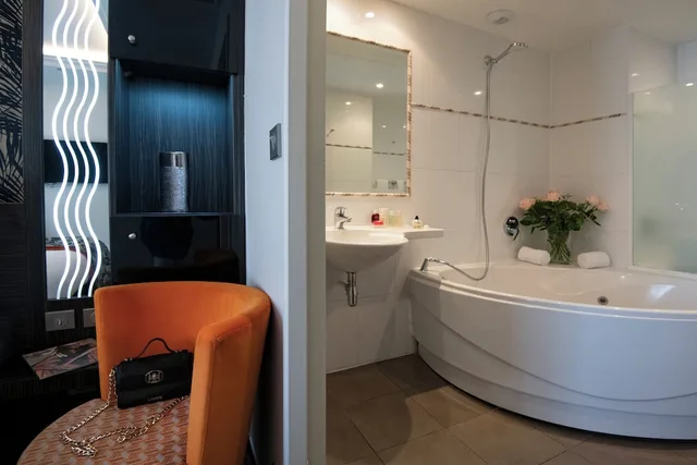 Deluxe, Twin Beds, Balcony, Bathtub, Hotel Le Mondial, BW Premier Collection 10/10