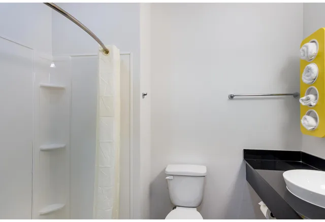 1 King Bed - Non-Smoking, Micfridge، Motel6 Channelview, TX 3/4