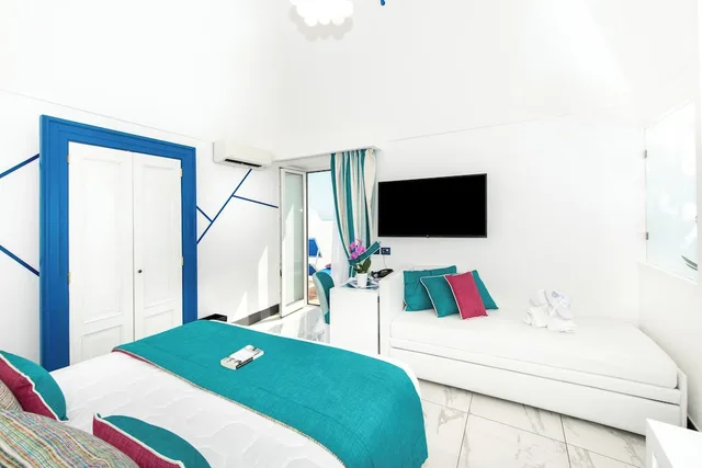 غرفة تنفيذية بسريرين منفصلين بإطلالة على البحر مع أريكة بحوض جاكوزي، Positano Art Hotel Pasitea 3/10