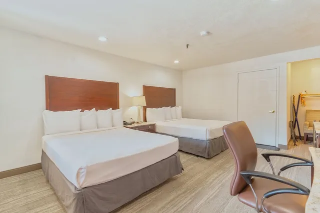 غرفة قياسية بسريرين كوين، Yosemite Inn 4/8