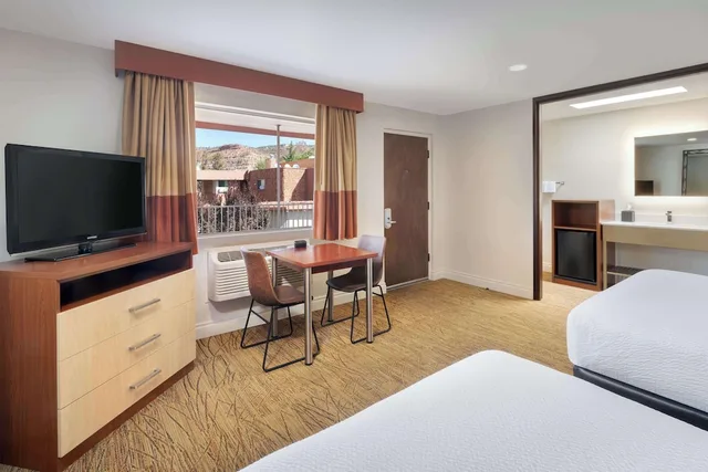 غرفة قياسية بسريرين كوين، Best Western Red Hills 4/10