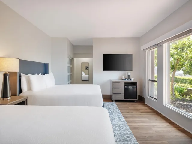 غرفة قياسية بسريرين كوين بإطلالة على الحديقة، Hyatt Carmel Highlands 4/6
