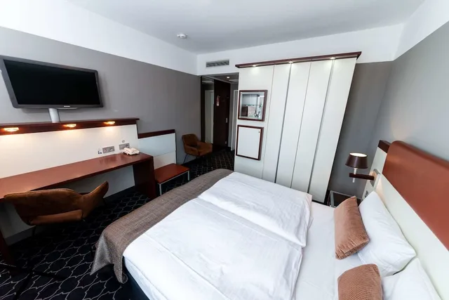 Standard, Queen Bed, Hotel Kaiserhof 4/10