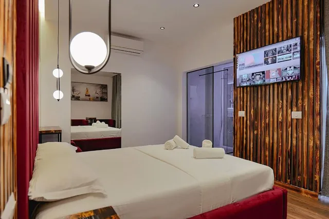 غرفة ديلوكس بسرير كينج بإطلالة على المسبح، Hotel Piramida 1/2