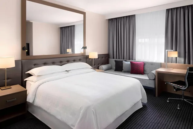 غرفة كلوب بسرير كوين مع دخول صالة النادي، Sheraton Heathrow Hotel 4/10
