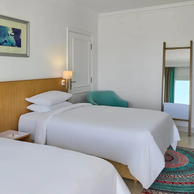 غرفة بريميوم بسريرين منفصلين بإطلالة على البحر، Renaissance Sharm El Sheikh Golden View Beach Resort 1/6