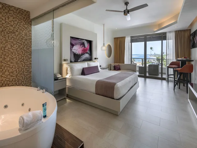 Diamond Club, Swim Out, Junior Suite, Luxury, King Bed، Royalton CHIC Punta Cana, An Autograph Collection All-Inclusive Resort & Casino - Adults Only 2/4
