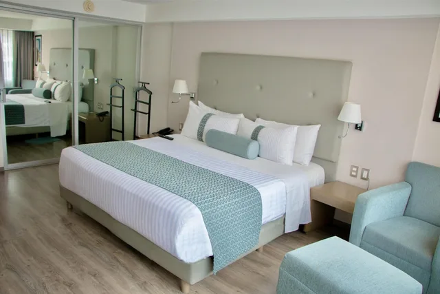 جناح رئاسي بسرير كينج بمنطقة جلوس، Grand Cantalagua Hotel Morelia, BW Signature Collection 1/6