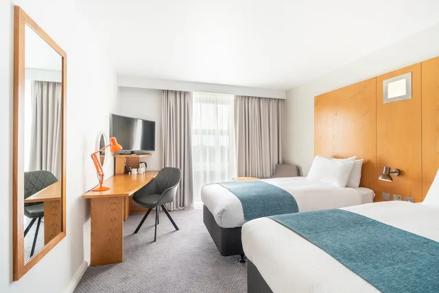 غرفة بريميوم بسرير كوين في الطابق العلوي، Holiday Inn Bournemouth 4/10
