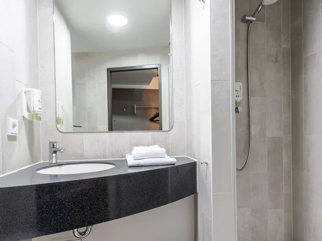 غرفة بسرير كوين، B&B Hotel Regensburg 7/8