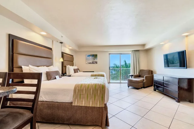 Room, 2 Double Beds, Gulf View, Balcony, Kitchen, Large، Best Western Plus Beach Resort 2/10