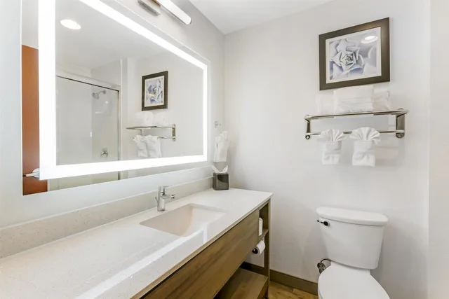 Suite, 1 King and 2 Queen Beds, Best Western Plus Casa Grande Inn & Suites 9/9
