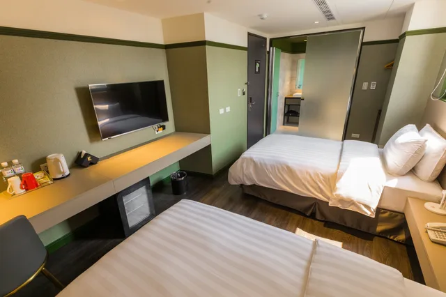 غرفة قياسية بسريرين منفصلين، Queen Hotel 1/3