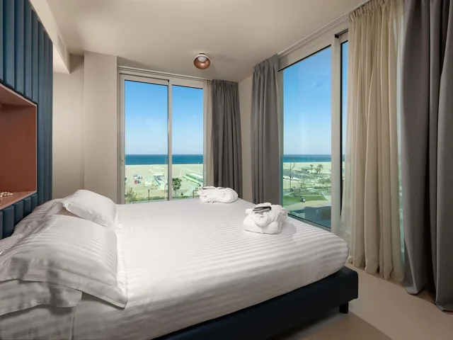 جناح جونيور بسرير كينج بإطلالة على البحر، MERCURE RIMINI ARTIS 1/6