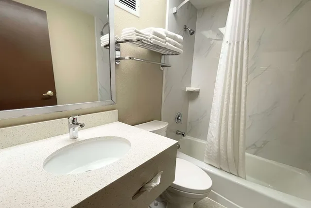 غرفة قياسية بسريرين كوين، Super 8 By Wyndham St Charles 7/7