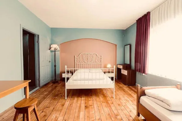 Luxury, Single, Double Bed, Cheers Midtown Hostel 2/5