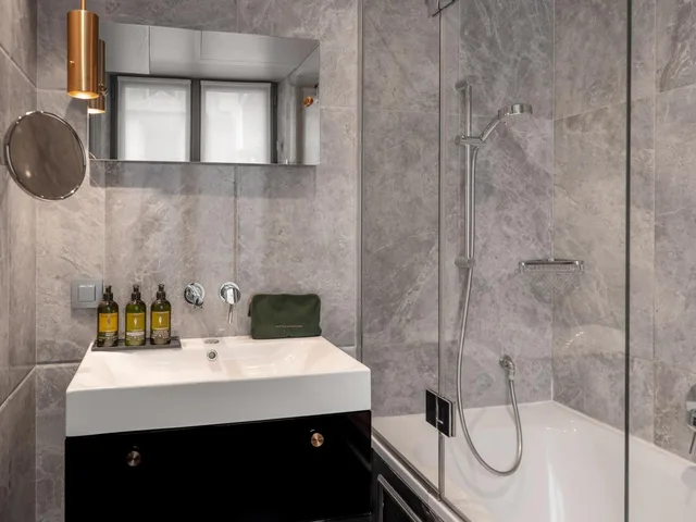 غرفة سوبيريور بسرير كوين، Hotel Snob By Elegancia 6/7