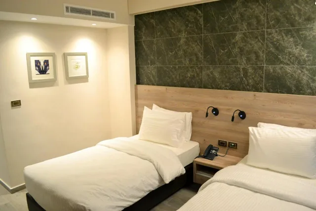 Standard, Twin Beds, Ambassador Hotel 3/8
