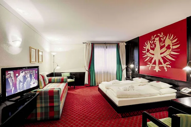 غرفة سوبيريور بسرير كوين مع أريكة، Hotel Schrofenstein 3/7