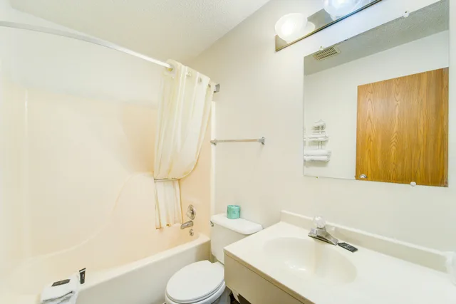 غرفة بسريرين مزدوجين، Capital O Amerihost Inn and Suites Kingdom City Hwy 54 MO 8/8