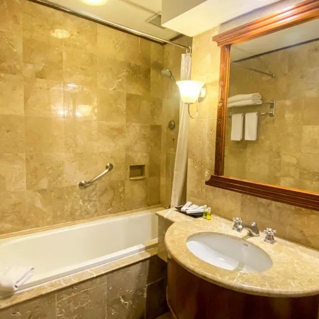 غرفة ديلوكس بسرير كينج، Lorin Solo Hotel Ex Lorin Business Resort Spa Solo 6/6