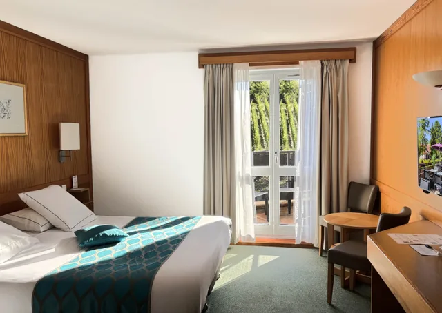 Superior, King Bed, Bath and Shower, Balcony, Best Western Plus Hotel and SPA Le Schoenenbourg 3/4