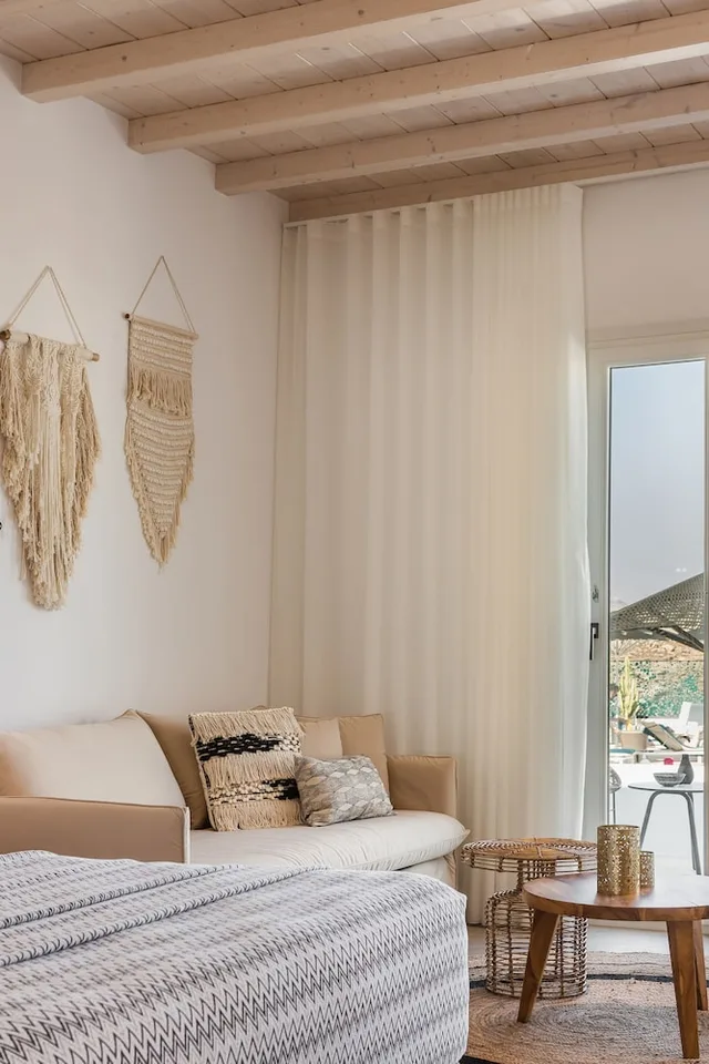 غرفة ديلوكس بسرير مزدوج بإطلالة على المسبح بشرفة، LYO Boutique Hotel 6/9