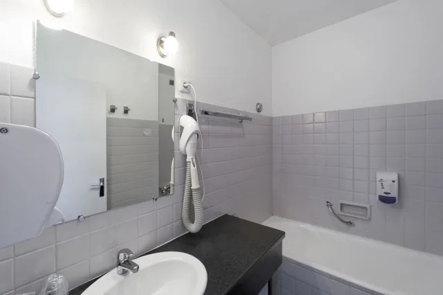 غرفة عائلية ثلاثية، Hotel the Originals Roscoff Armen Le Triton 5/8