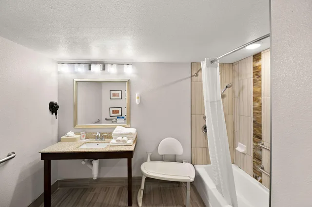 غرفة بسرير كينج، Comfort Inn & Suites Lovington, NM 5/5
