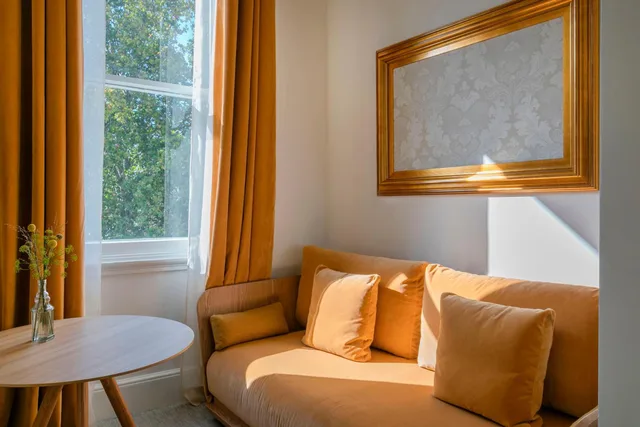 Junior Suite, Sofa, Melia London Kensington Member of Melia Collection 9/10