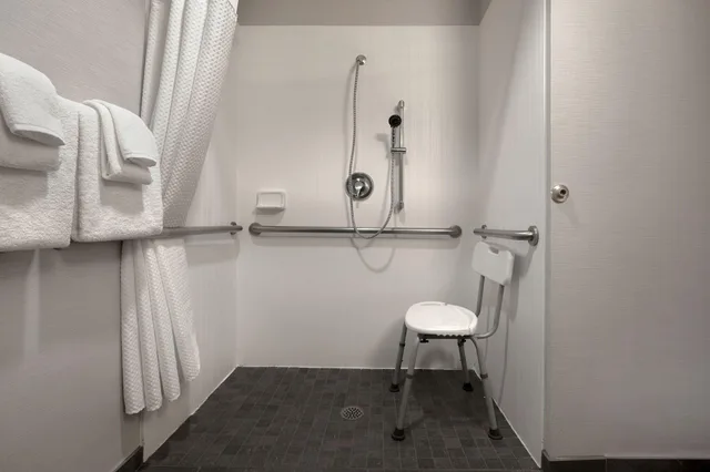 غرفة بسرير مزدوج لذوي الإعاقة، Courtyard By Marriott Portland Southeast Clackamas 2/2