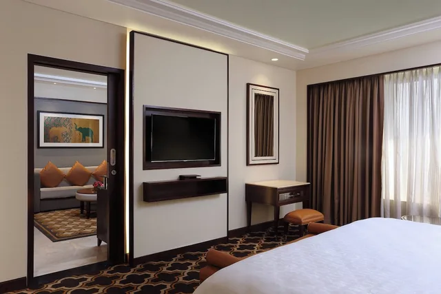 1 Bedroom, Executive, Suite, King Bed, Sheraton Grand Pune Bund Garden Hotel 2/6