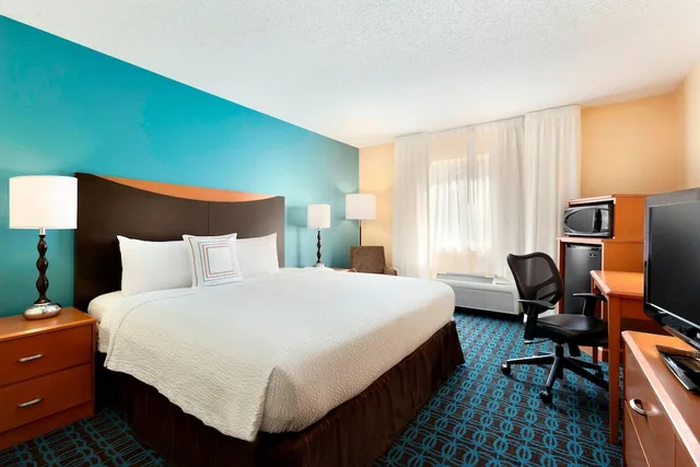 غرفة بسرير كينج لذوي الإعاقة، Fairfield Inn Suites Midland 1/2