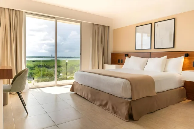 غرفة كلوب بسرير كينج، Calypso Cancun Hotel 1/1