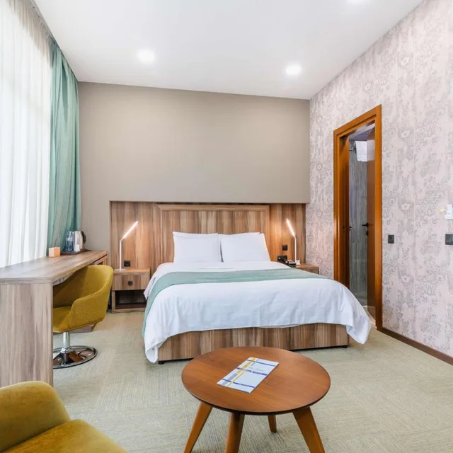 غرفة قياسية بسرير كوين، Best Western Tbilisi City Center 2/6