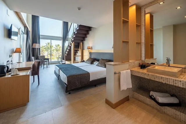 دوبلكس بثلاثة أسرّة بإطلالة على الحديقة، Gran Palas Hotel 3/5
