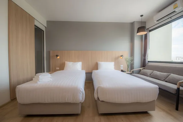 Standard, King Bed, Building a، Mii Hotel Srinakarin 2/4