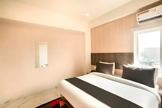 غرفة قياسية بسرير مزدوج، Oyo 7535 Ratana International 1/2