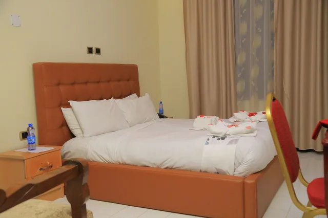 غرفة ديلوكس بسرير كينج بإطلالة على البحيرة بشرفة، Dib Anbessa Hotel 4/9