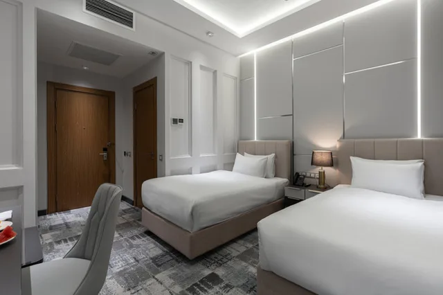 غرفة قياسية بسريرين منفصلين، Europe Hotel Tashkent 2/2