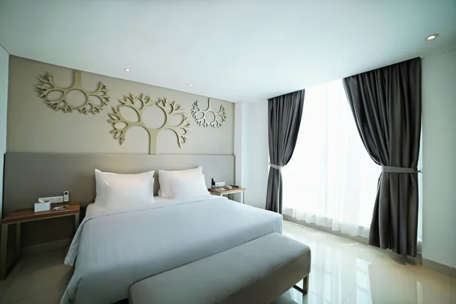 Suite, Queen Bed, Palm Park Hotel Surabaya 1/4