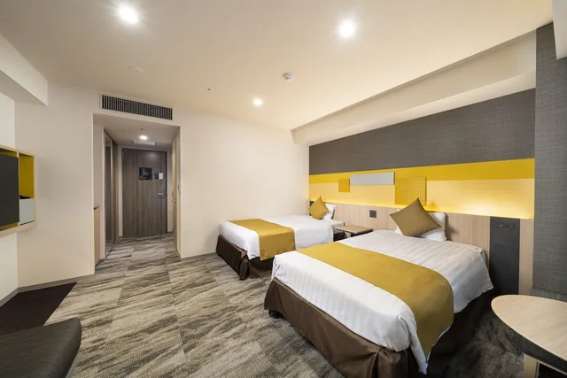 غرفة عائلية بسريرين منفصلين مع سرير سحّاب إضافي مع أريكة، KOKO HOTEL Tsukiji Ginza 4/8