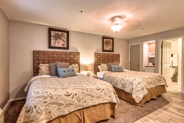 غرفة قياسية بسريرين كوين، Still Waters Resort 4/10