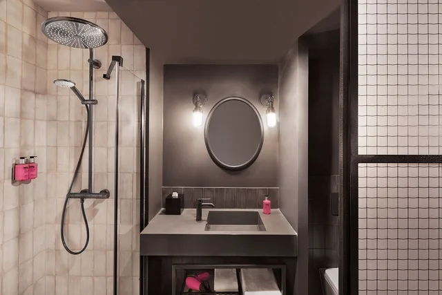 غرفة قياسية بسرير مزدوج، Moxy Lille City 2/2