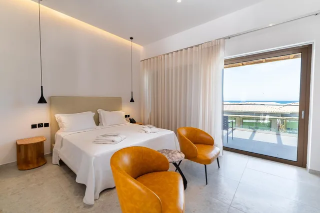 غرفة بسرير مزدوج بإطلالة على البحر، Grand Elis Hotel 1/10