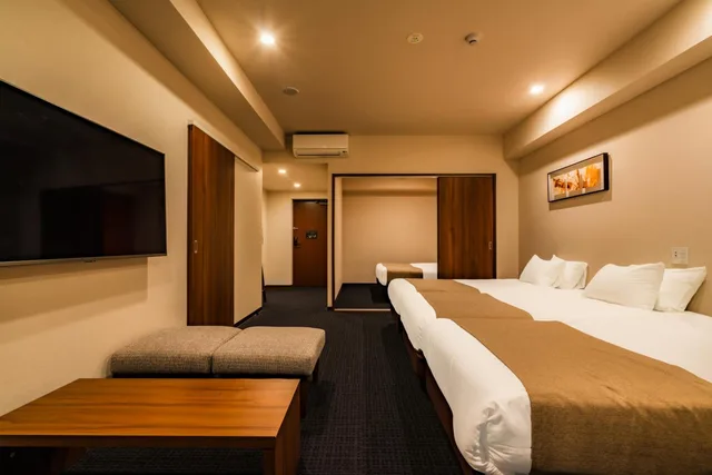 جناح بثلاثة أسرّة وسرير كوين بغرفة نوم واحدة، Randor Residential Hotel Kyoto Suites 1/1
